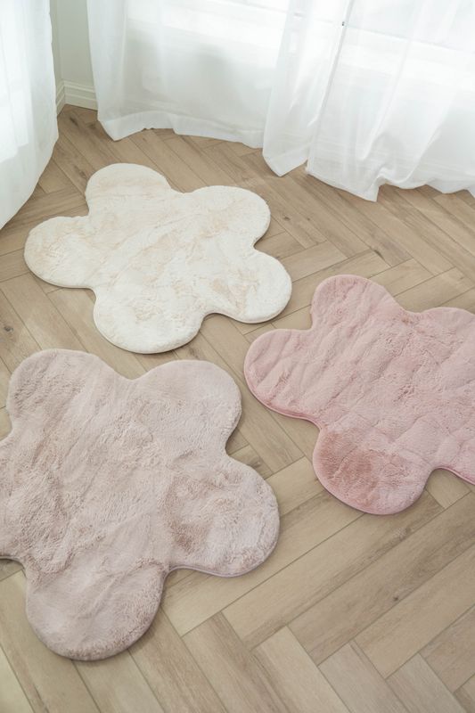 Barneteppe blomst – beige
