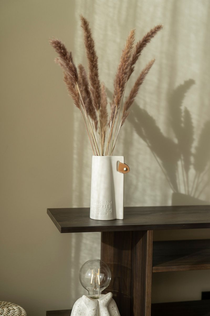 Vase - Relieff - 10x8x18cm - Hvit