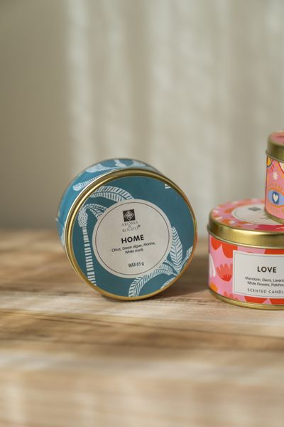 Hovedbilde Duftlys i metallboks – Home