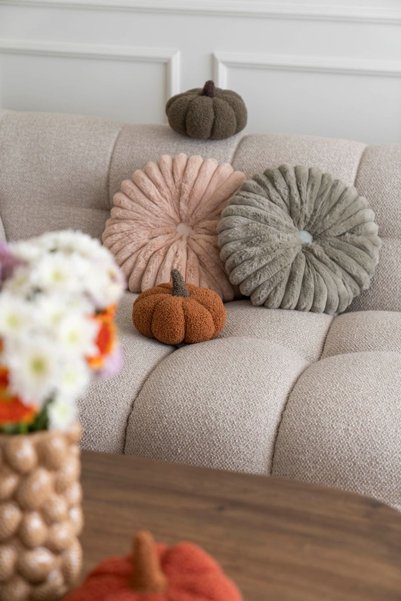 Pute - Blomst 38cm Grå