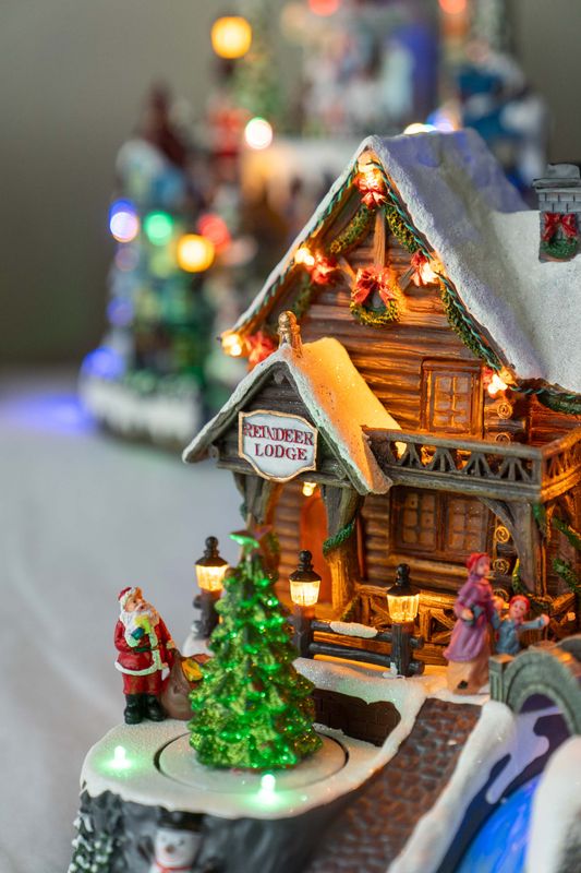 Juleby – Reindeer Lodge med tog