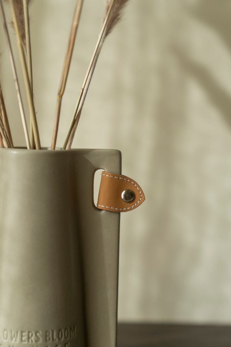 Vase - Relieff - 10x8x18cm - Brun