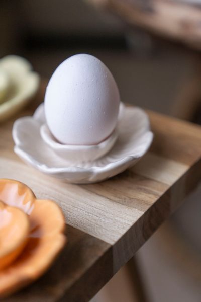 Hovedbilde Eggeglass med blomstermotiv – beige