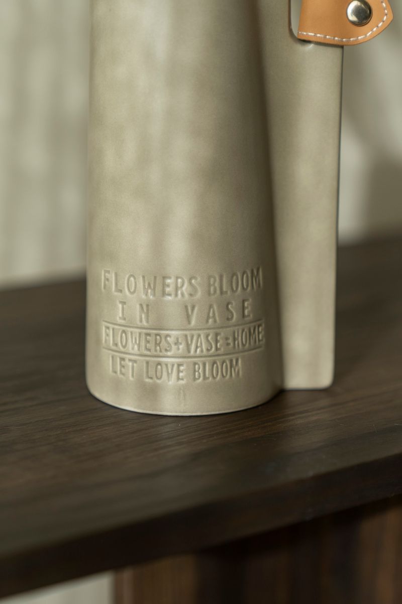 Vase - Relieff - 10x8x18cm - Brun