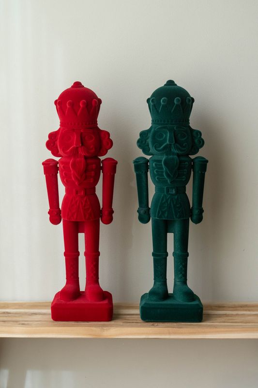 Nøtteknekker Velour 62cm - Rød