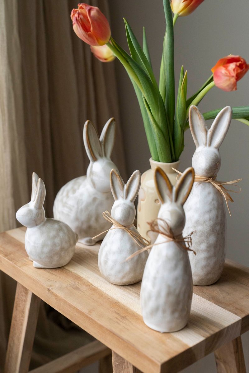 Collette - Kanin med raffiabånd – 15 cm – brun