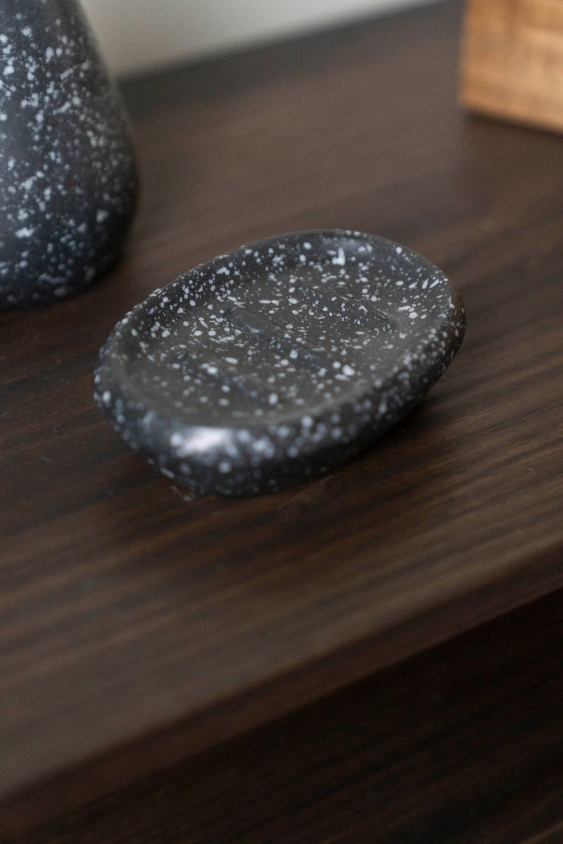 Baderomssett - Spettet Grå