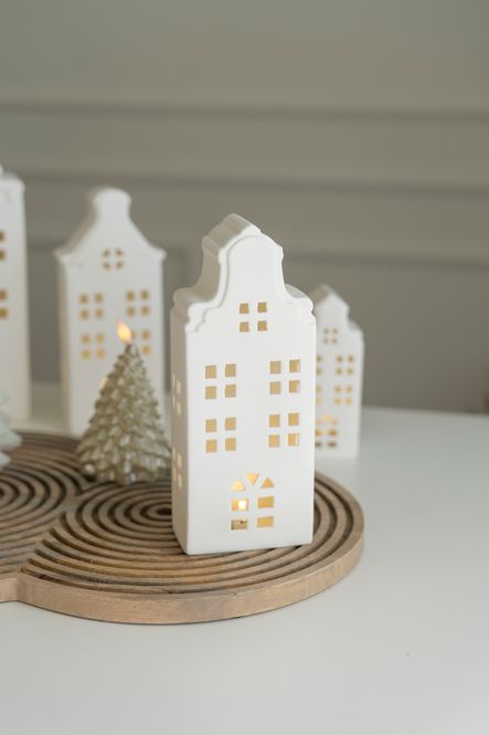 Hovedbilde LED Hus Porselen 23,5cm - Versjon 2
